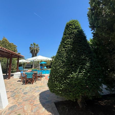 Country House With Pool And Big Garden Oropos Exterior photo