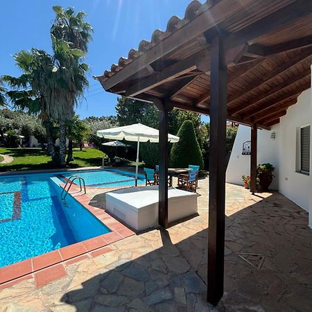 Country House With Pool And Big Garden Oropos Exterior photo