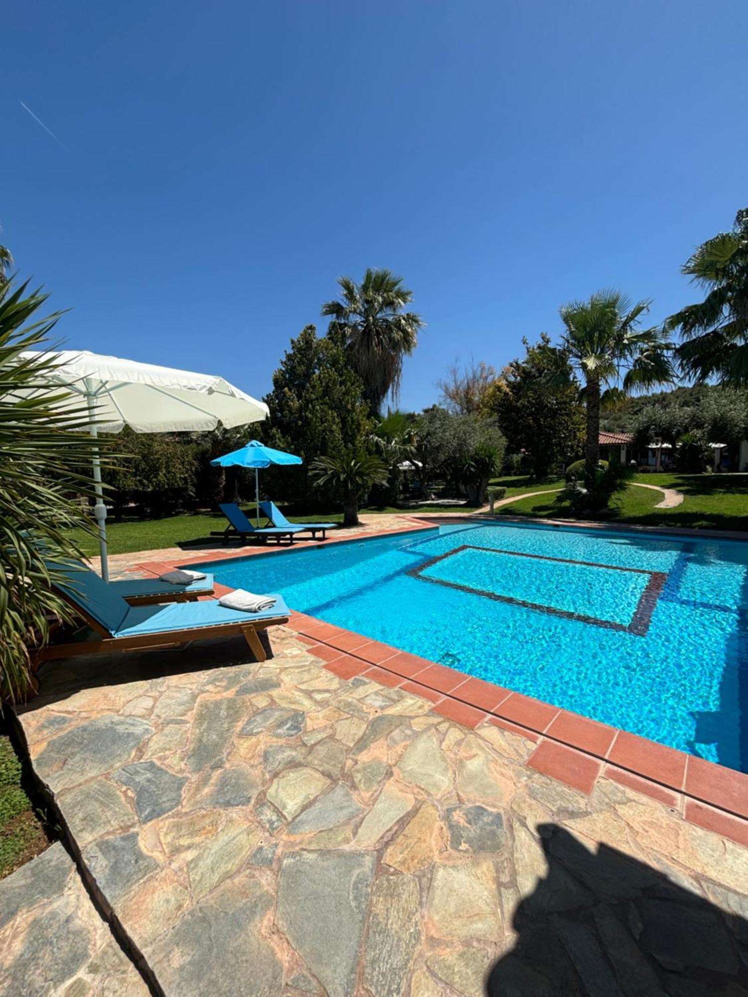 Country House With Pool And Big Garden Oropos Exterior photo