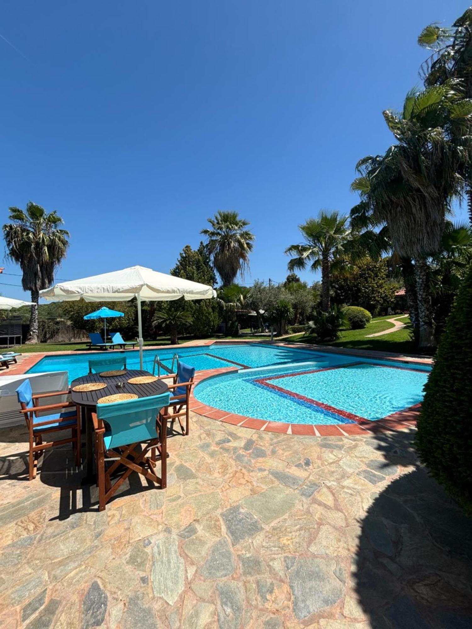 Country House With Pool And Big Garden Oropos Exterior photo